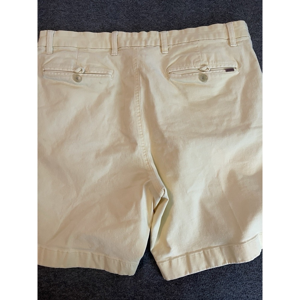 Chaps Men's Stretch Yellow Shorts Size 36 - Picture 4 of 5
